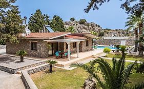 Madia Villa